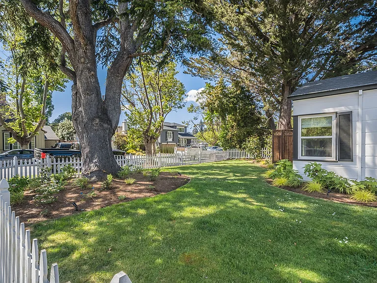 Marin Dr — Photo 4