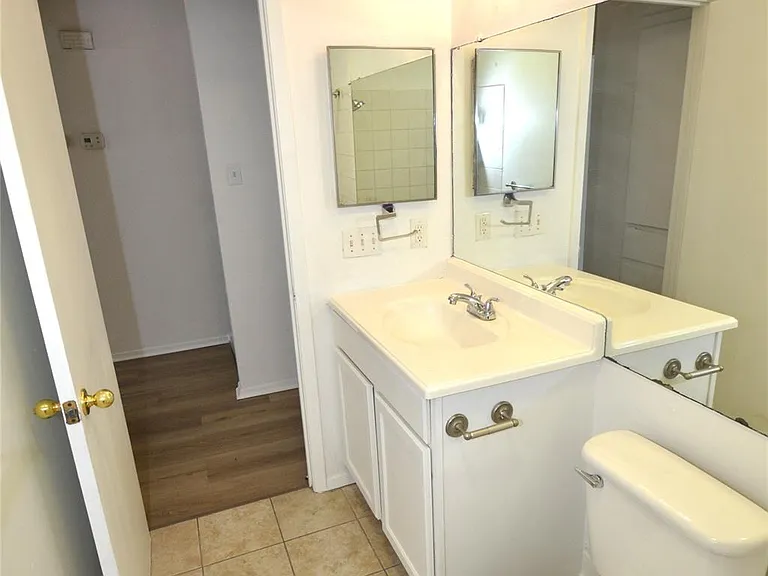 1202 Southport Dr #D — Photo 16