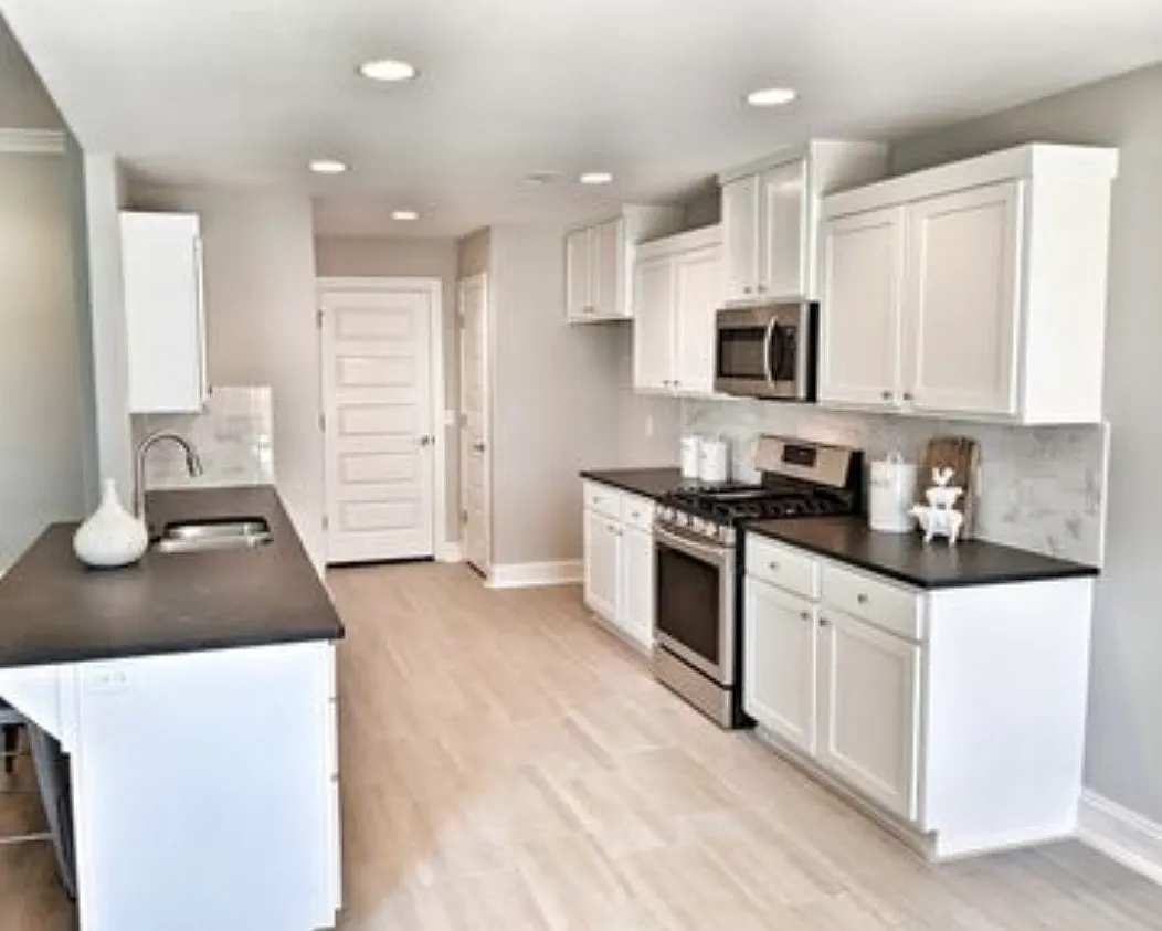 3 bed, 1600 sqft, $2,100 — Photo 3