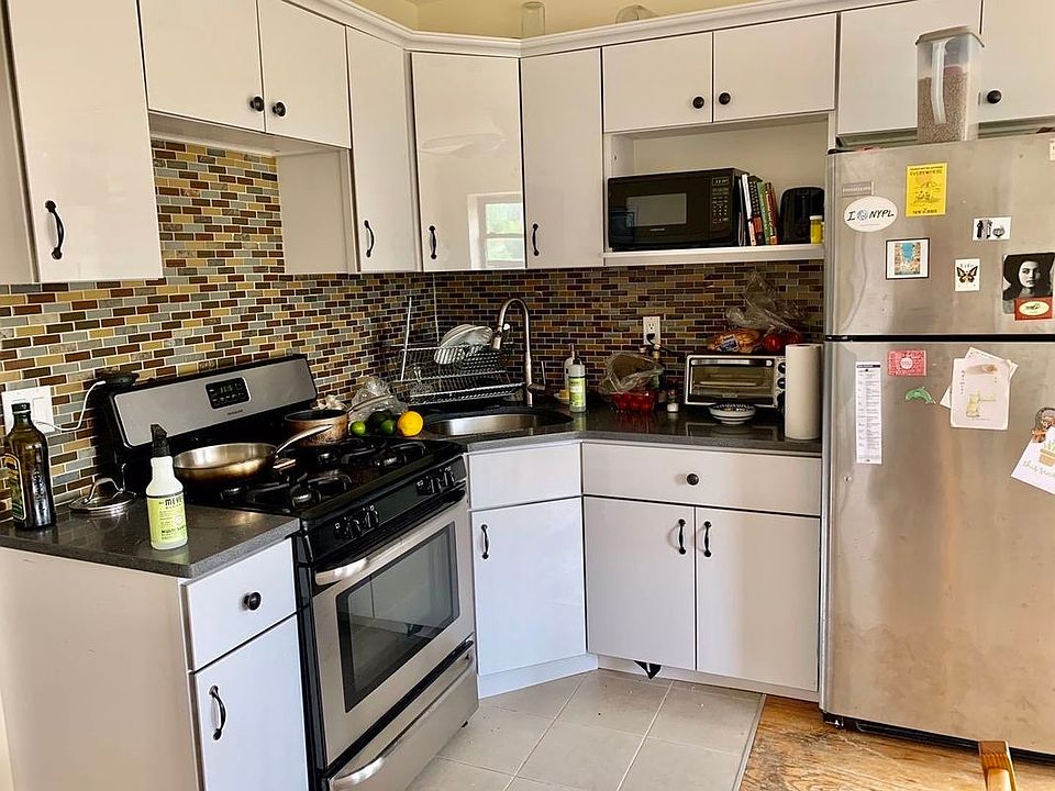 1st image of 209 Macdonough St #3