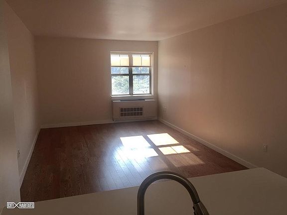4th image of 7525 153rd St APT 318