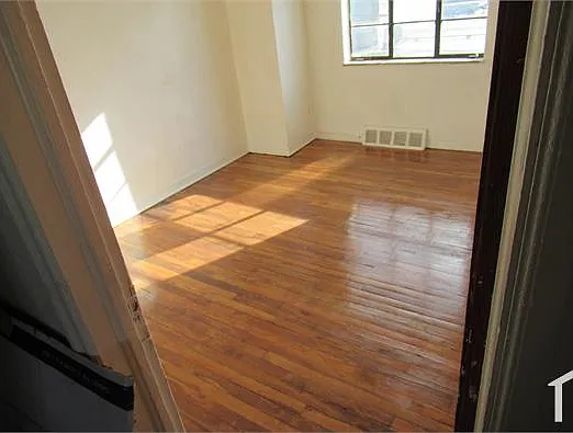 844 E 200th St #7 — Photo 3