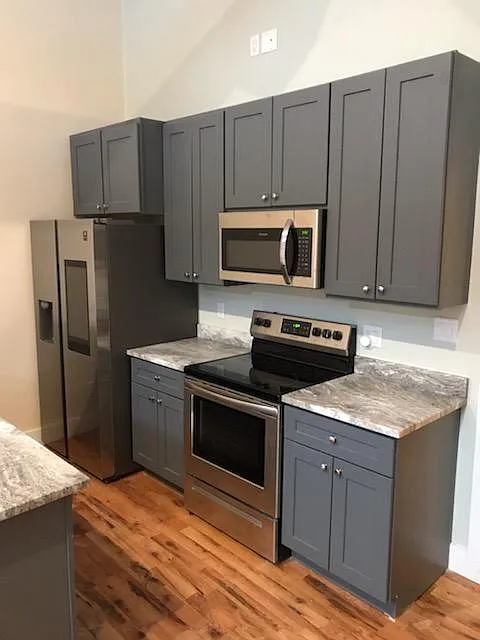 1 bed, 895 sqft, $1,599 — Photo 3