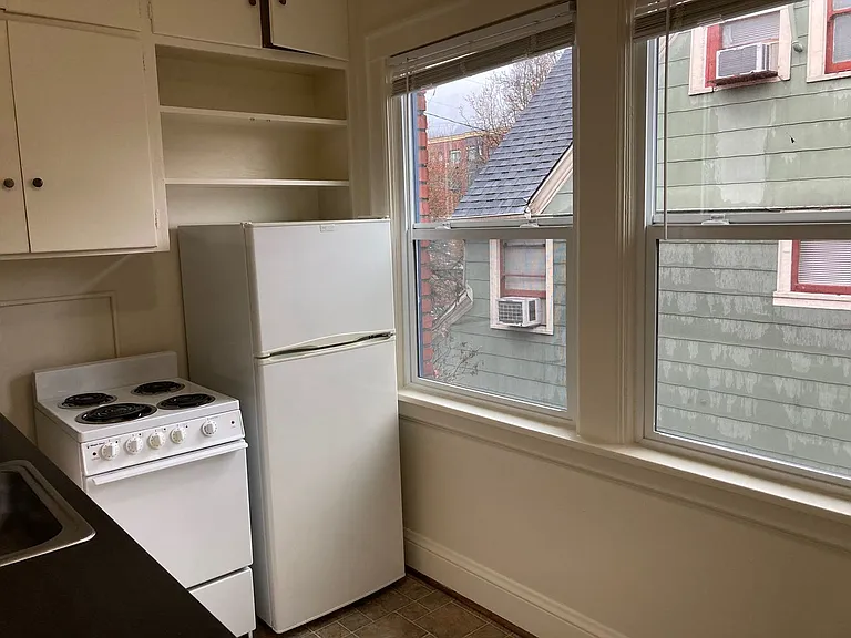 Burgess Apartments — Photo 9