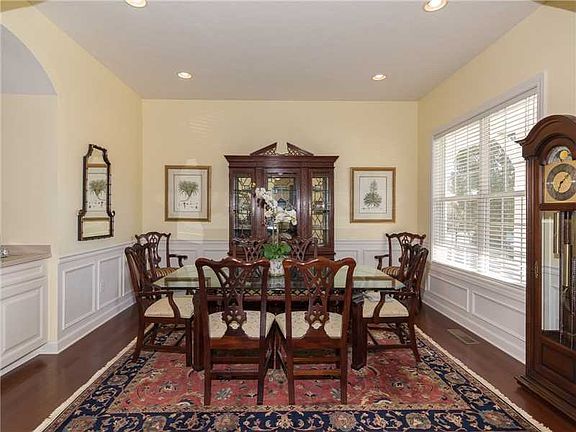 3rd image of 6230 Edenshall Ln