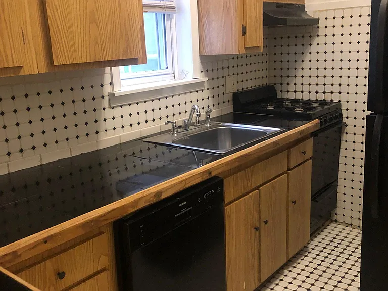 4034 Spring Garden St #2 — Photo 10