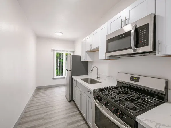 1623 N Mariposa