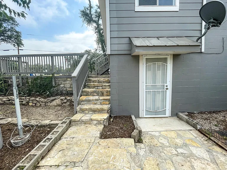 668 Creekside Dr — Photo 8