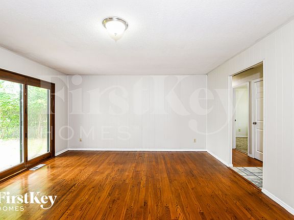 3rd image of 2275 Glenoro Dr