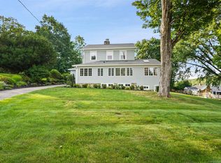 4 East Dr, Carmel, NY 10512