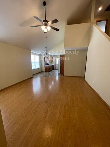 3 bed, 1500 sqft, $1,595 — Photo 2