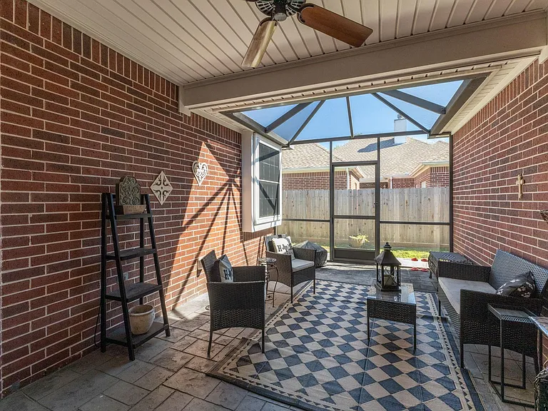 1907 Emerald Ct — Photo 17