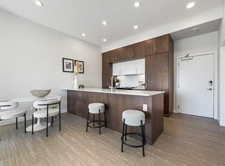 255 W Les Jardins Park SE #422, Calgary, AB T2C5W9