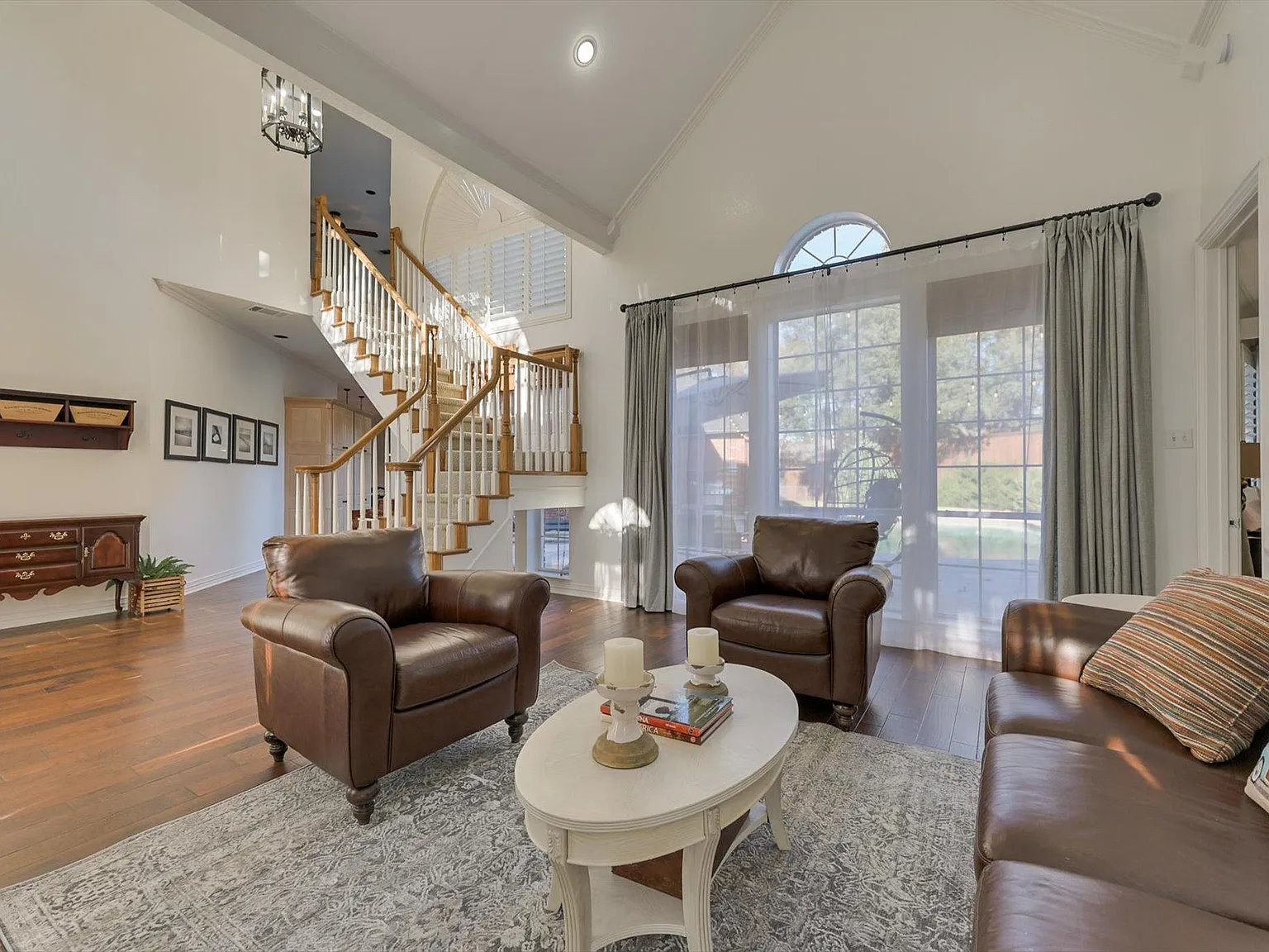 904 Tiffany Ln — Photo 3
