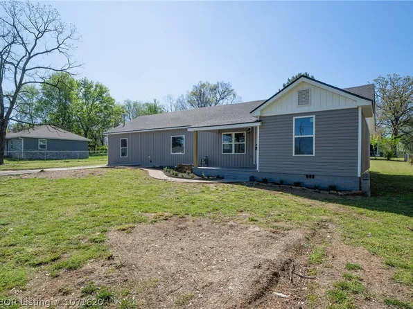 204 SW 5th St, Muldrow, OK 74948