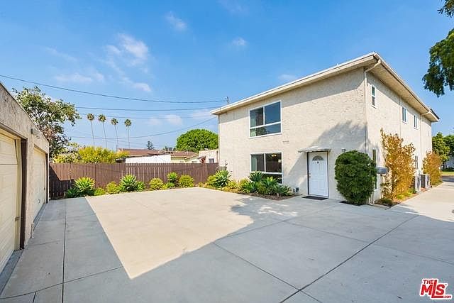 Townhouse Style Unit!