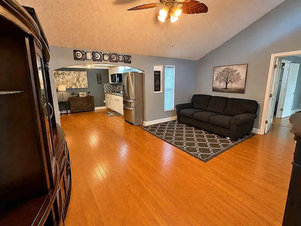 3940 San Luis Dr