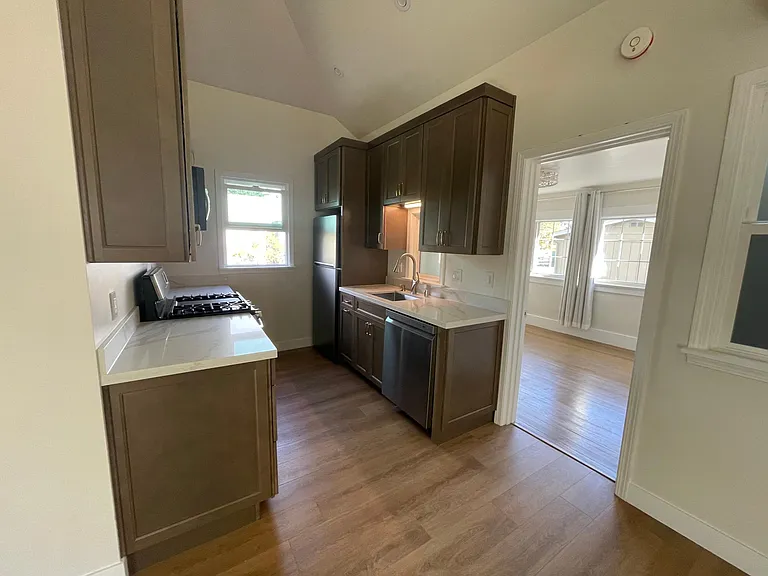 2325 McKinley Ave — Photo 5