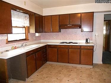 4th image of 1787 Clemmens Ave