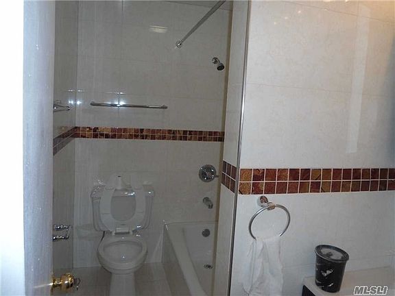 5th image of 14030 Sanford Ave