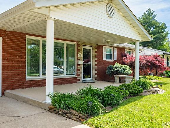 2nd image of 18 Cambridge Dr