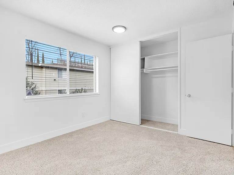 Shelfield Apartments — Photo 41