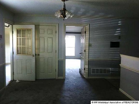 4th image of 380 Garden Walk S