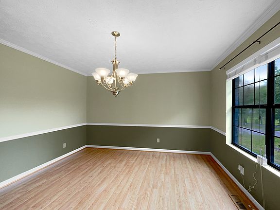 5th image of 2825 Wakefield Dr