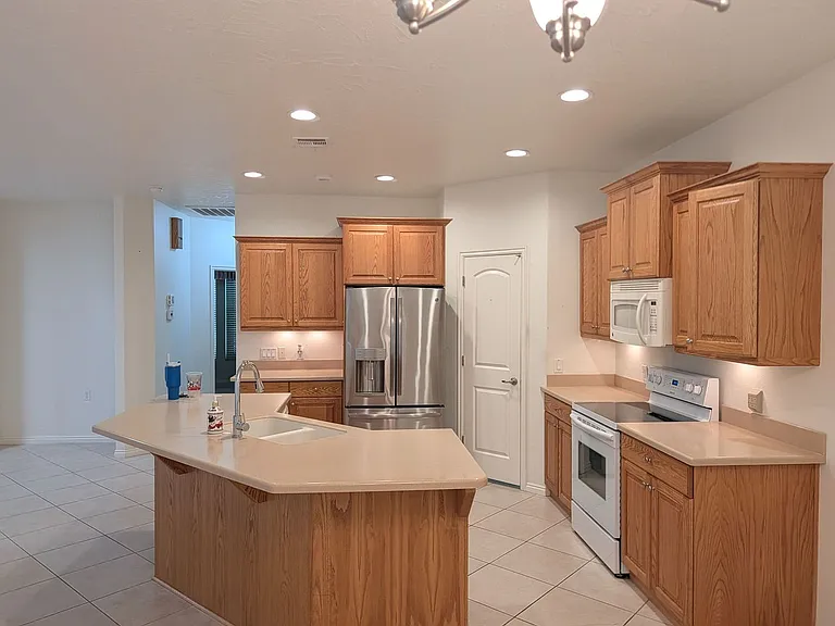 1546 Morane Manor Dr — Photo 2
