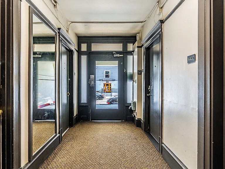 Mercury Apartments Modern Living in a Classic Seattle Building — Photo 8