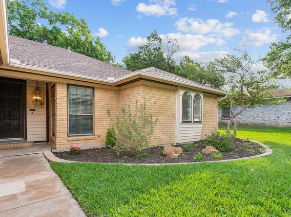 140 Amory Dr, Benbrook, TX 76126