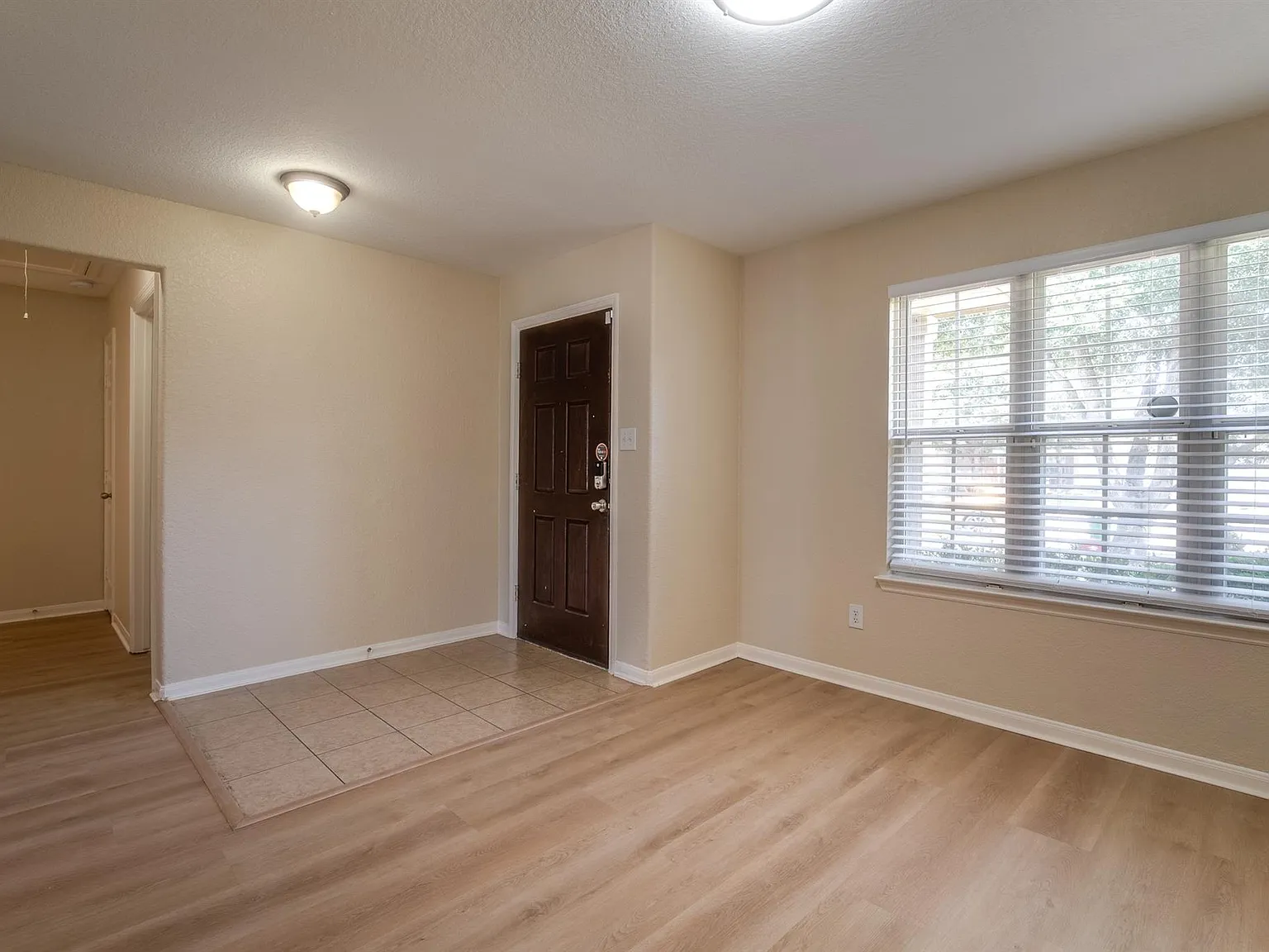 3 bed, 2.0 bath, 1492 sqft, $2,200 — Photo 4