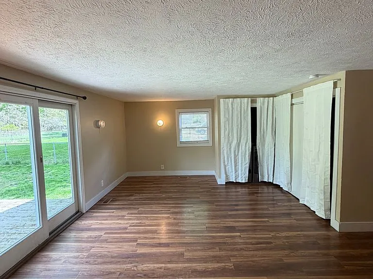 600 Dadson Dr — Photo 9