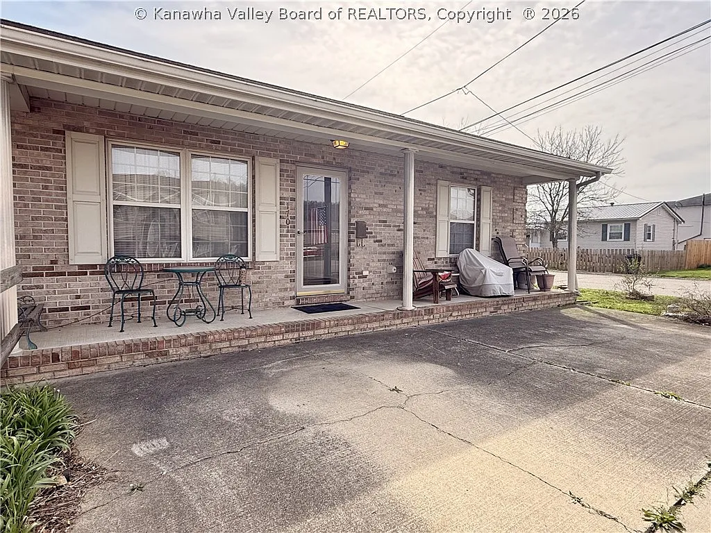 1701 Jackson Ave photo 1