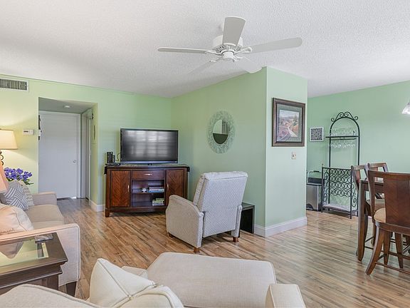4th image of 36 Pine Arbor Ln APT 105