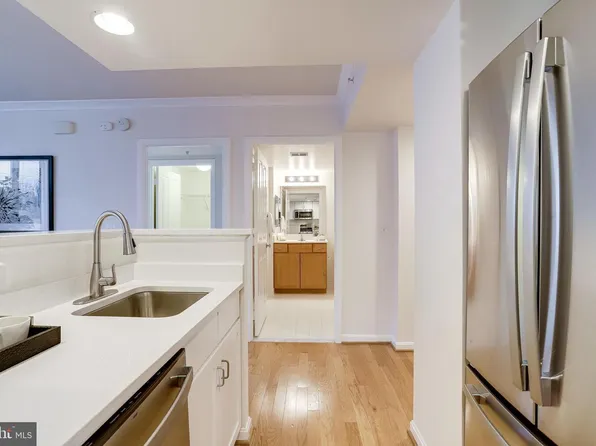 2220 Fairfax Dr APT 803, Arlington, VA 22201