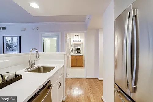 2220 Fairfax Dr #803 Photo 1