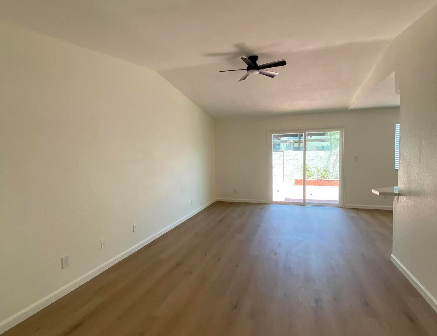 2 bed, 1.5 bath, 1120 sqft, $1,750 — Photo 2