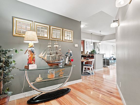 5th image of 550 Pleasant St Suite 201