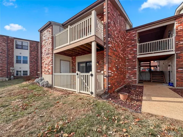 52 Meadow Rdg E, Columbia, IL 62236