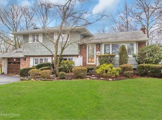 12 Shirley Ct, Commack, NY 11725