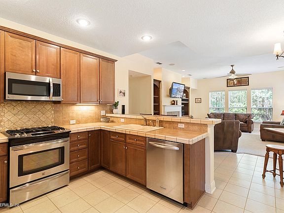 3rd image of 836 Eagle Point Dr