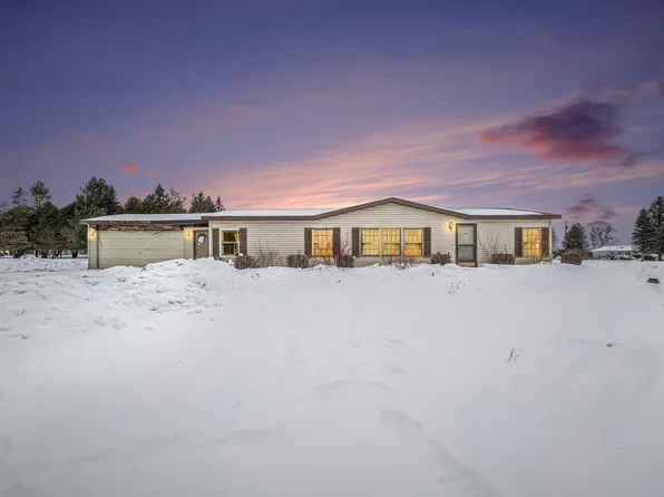 6025 Pickerel Lake Rd, Petoskey, MI 49770