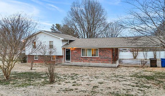 2nd image of 2232 Center Cir