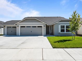 513 Stuart St, Moxee, WA 98936