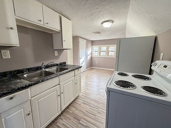 3rd image of 101-103 Bristol St #3