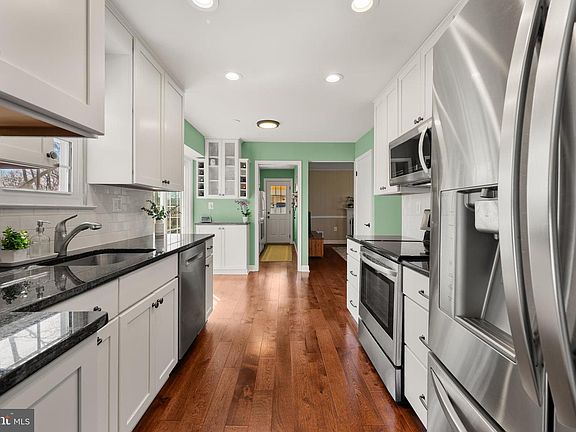 4th image of 9078 Brook Ford Rd