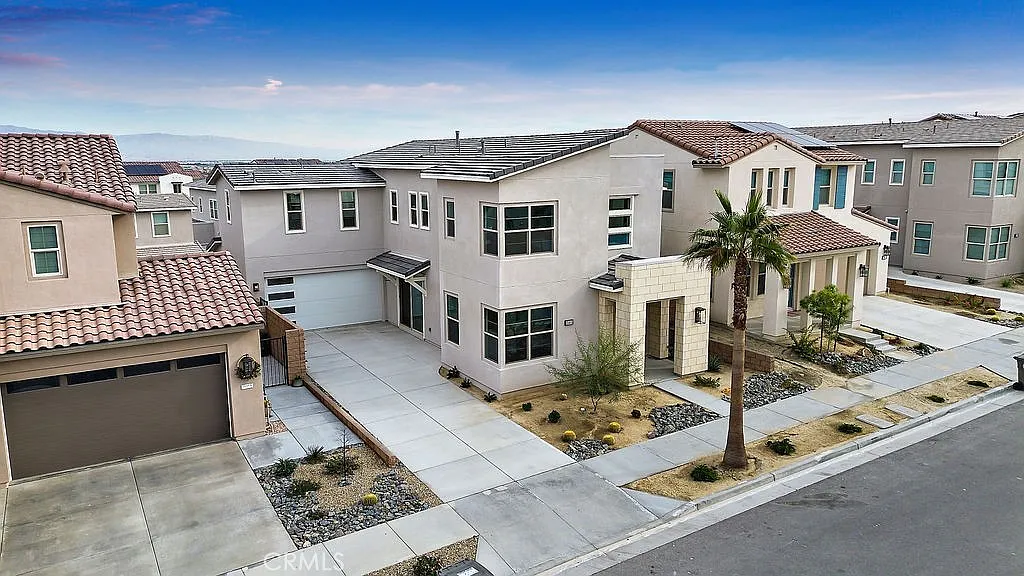 4 bed, 2.5 bath, 2189 sqft, $3,800 — Photo 4