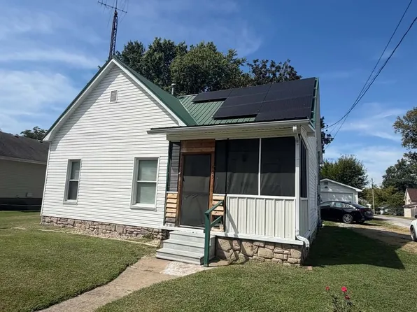 405 S State St, Christopher, IL 62822