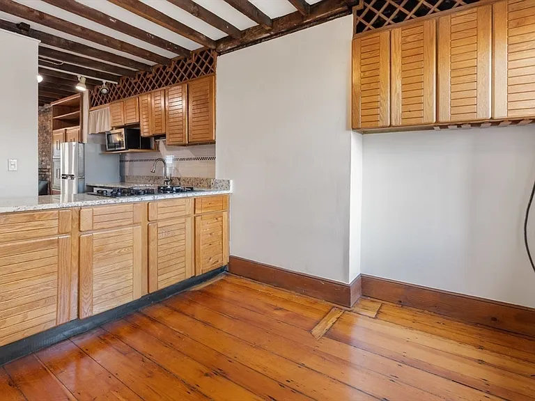 31 Myrtle St #4 — Photo 10